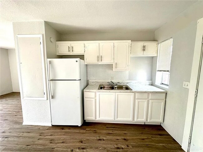 Building Photo - Mission Apartments