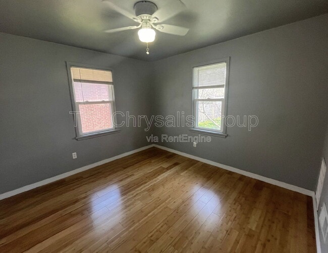 Building Photo - 309 Iowa Ave