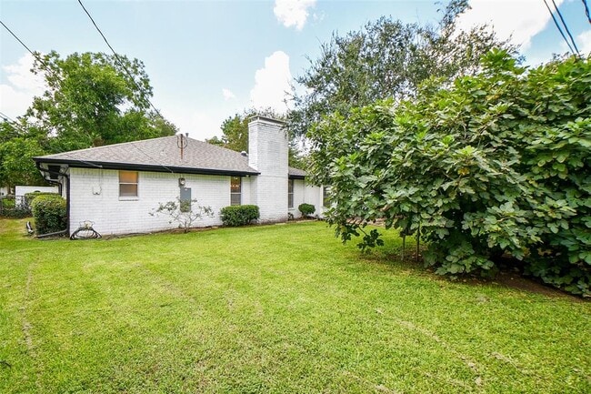 Building Photo - 162 Bluebonnet St