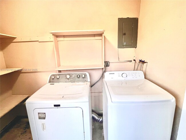 Building Photo - 4308 SW 130th Ct