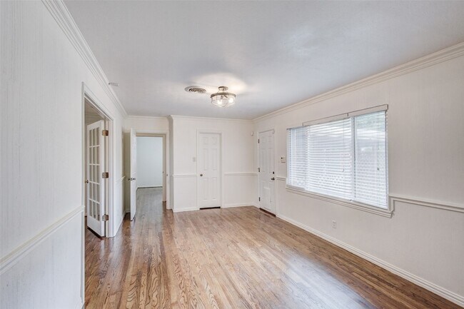 Building Photo - 3263 Bilglade Rd