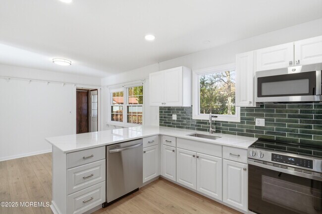 Building Photo - 218 Holly Ave