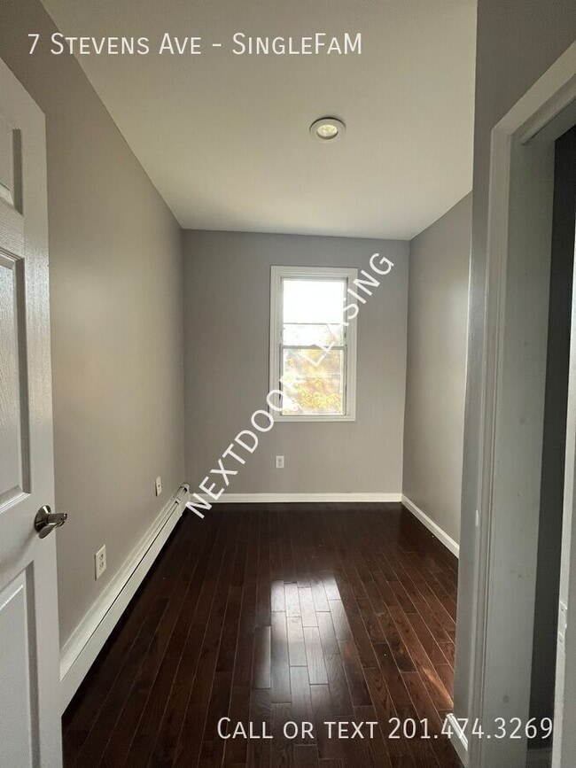 Building Photo - 7 Stevens Ave