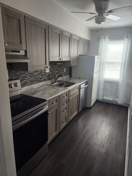 kitchen - 13797 Cedar Rd
