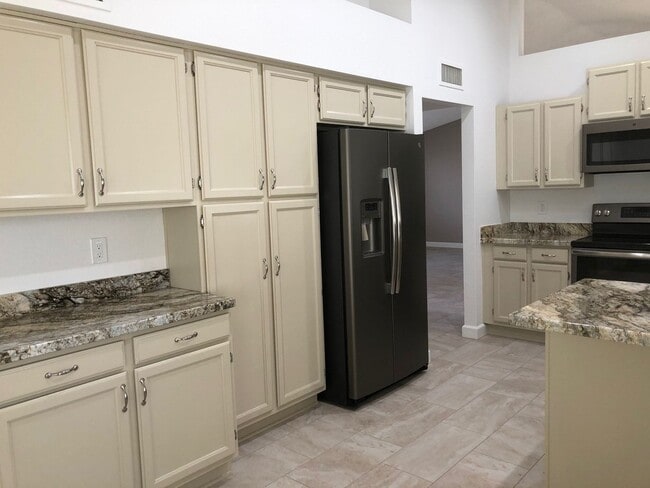 Building Photo - Lovely Updated Home in Leisure World a 45+ Active Adult Resort Community