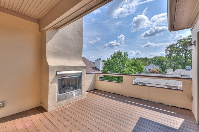 Building Photo - Perfect Brownstone in Sylvan Park near West End