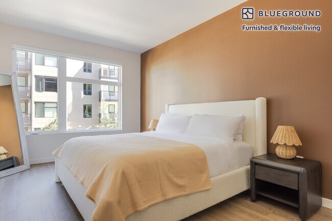 Building Photo - 2333 Calle Del Mundo