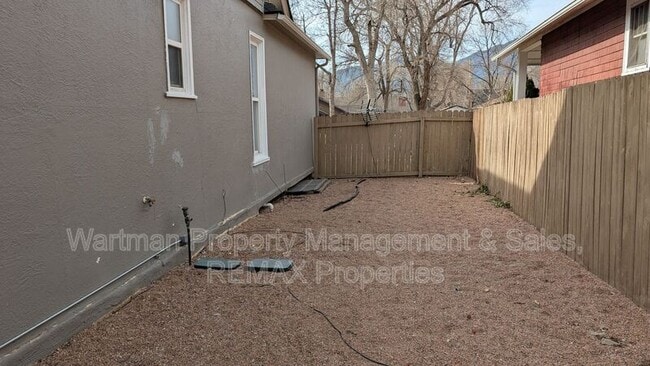 Building Photo - 2102 W Kiowa St