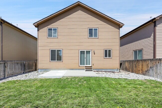 Building Photo - $2,495.00 3-bedroom, 2.5-bathroom in Color...