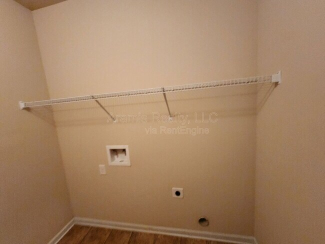 Building Photo - 2385 Capella Cir SW