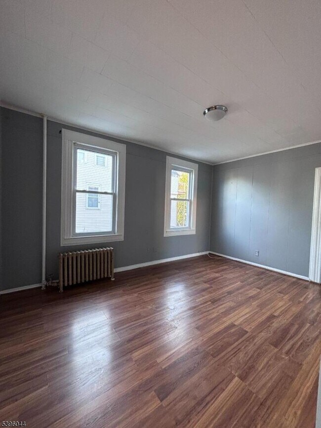 Building Photo - 260-262 Pacific St