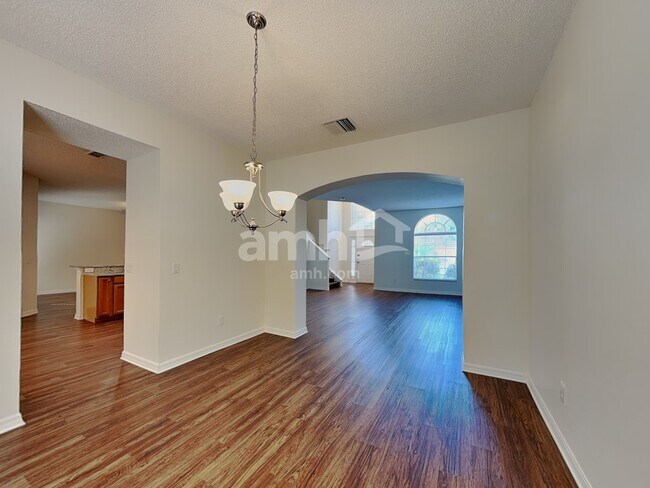 Building Photo - 1921 Darlin Cir