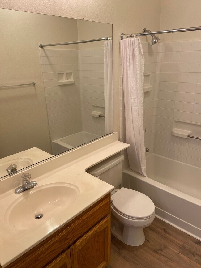 Building Photo - Bentley Square - Gated 3 Bdrm+office