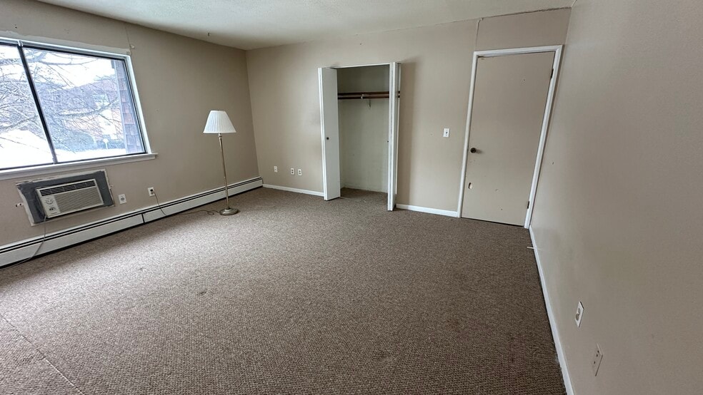 Large master bedroom with closet - 581 Crown St