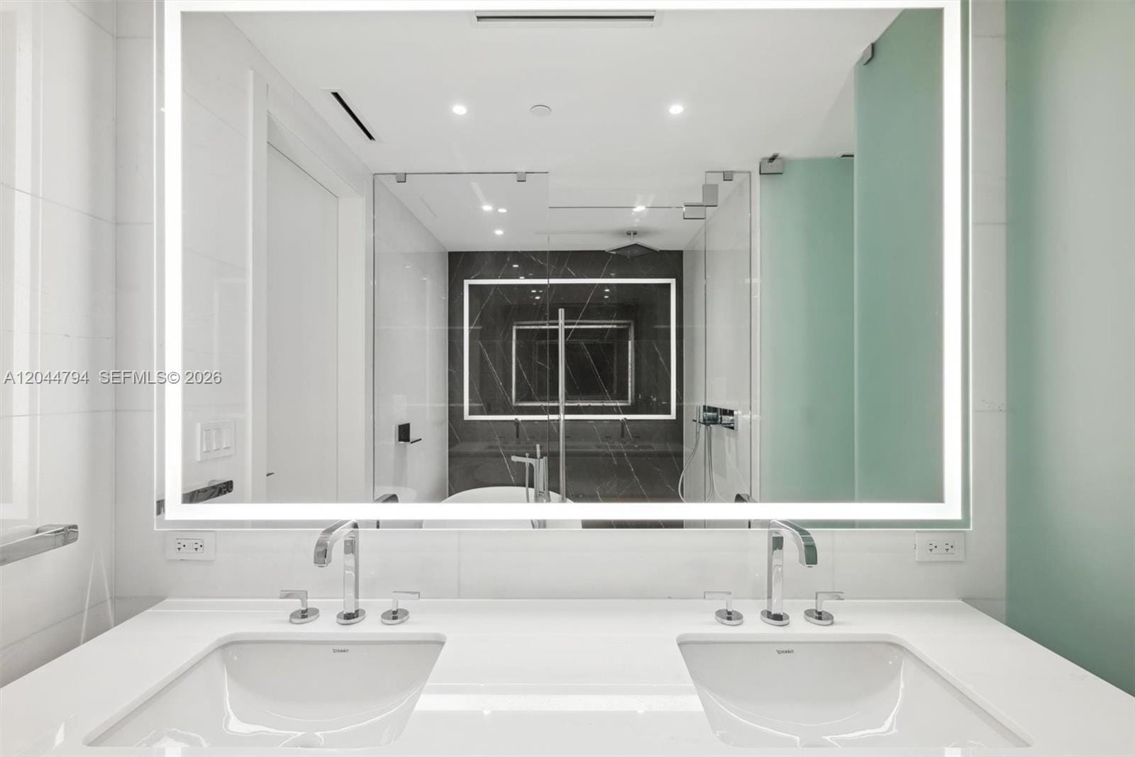 Building Photo - 300 Biscayne Boulevard Way