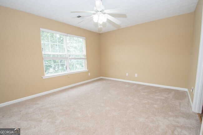 Building Photo - 74 Roxbury Ln