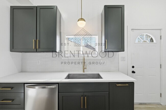 Building Photo - Fully Renovated 4bed, 3bath Home with Fenced In Yard