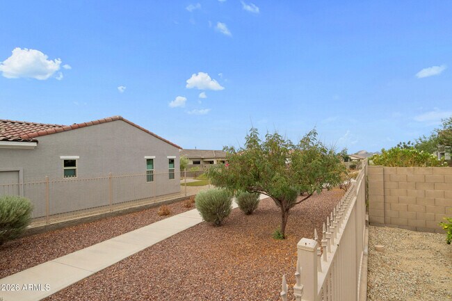 Building Photo - 17863 W Hiddenview Dr