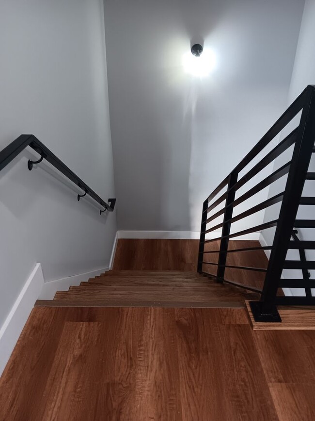 Building Photo - 4BR/4BA Townhome in Fort Sanders | Off Cam...