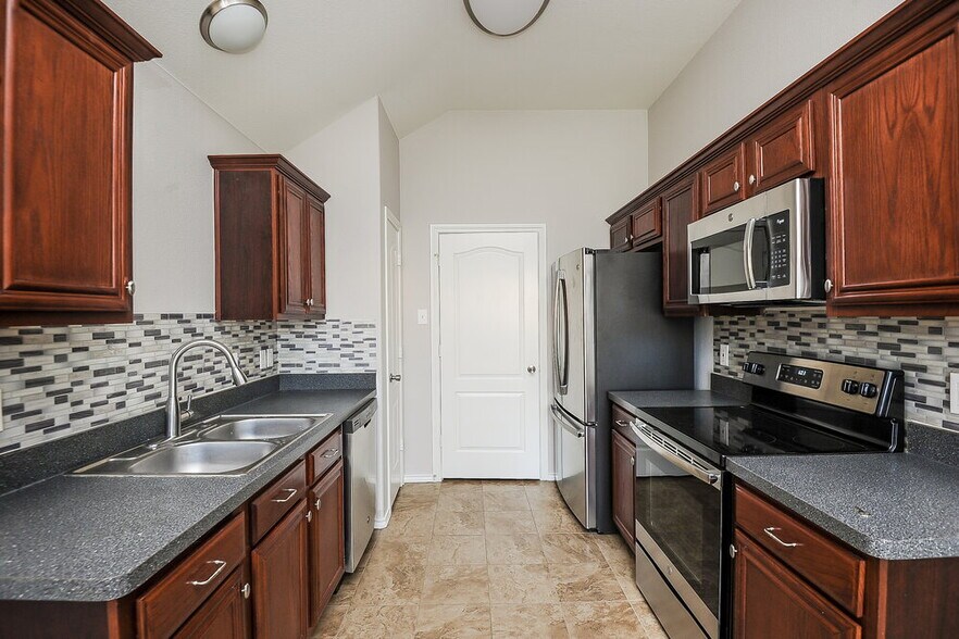 Building Photo - 12329 Hunters Cabin Ct