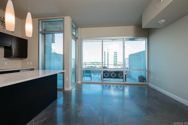 Building Photo - 315 S Rock St