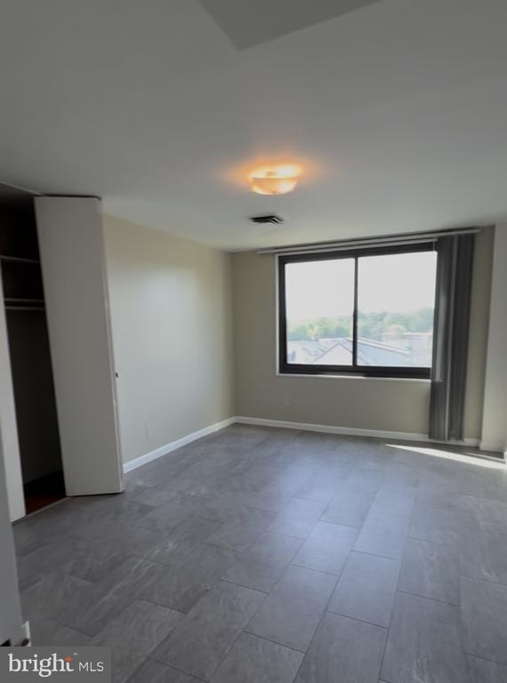 Building Photo - 3450 Toledo Terrace