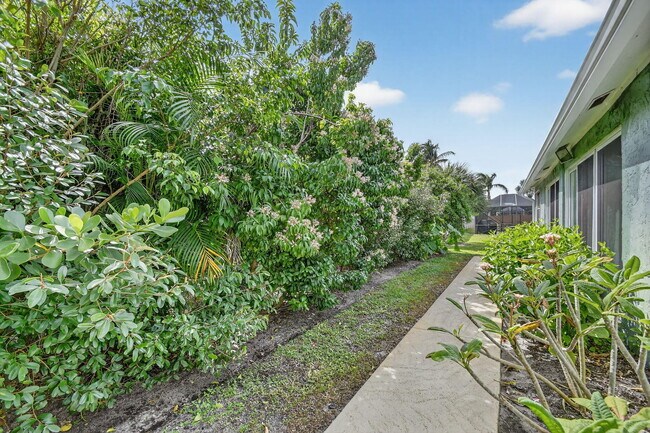 Building Photo - 4248 Palo Verde Dr