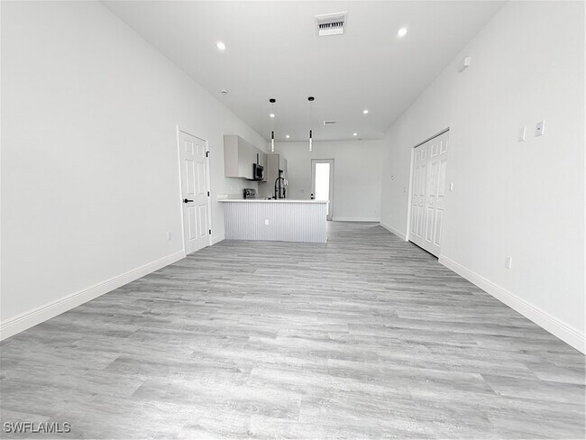 Primary Photo - 1139 Copley St E
