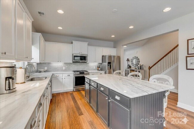 Building Photo - 1007 Kaiser Way