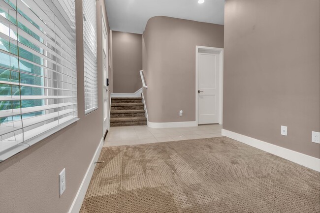 Building Photo - 945 E Mason Ln