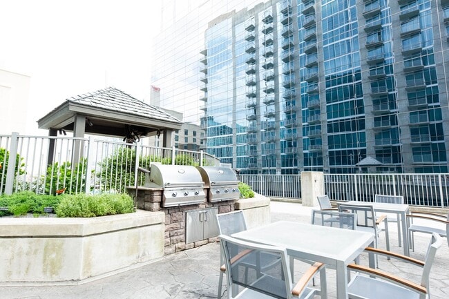 Building Photo - Downtown Luxury Living at The Encore