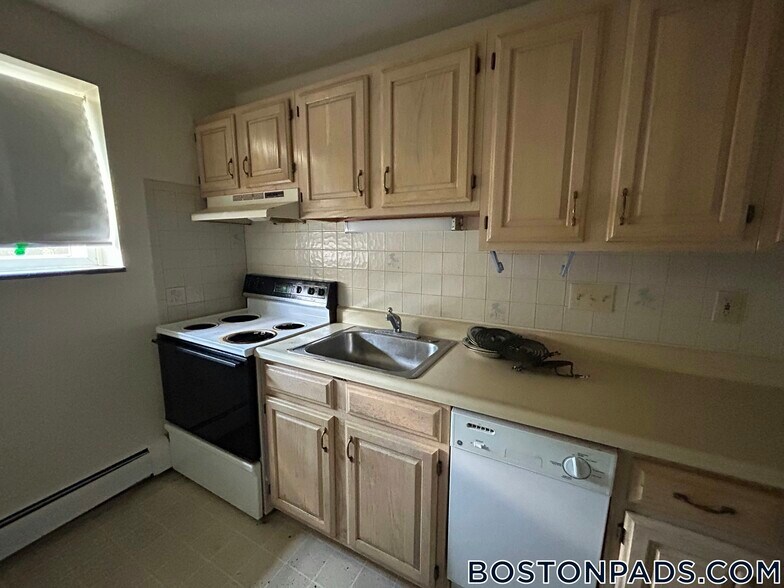 Building Photo - 8 Brattle Dr