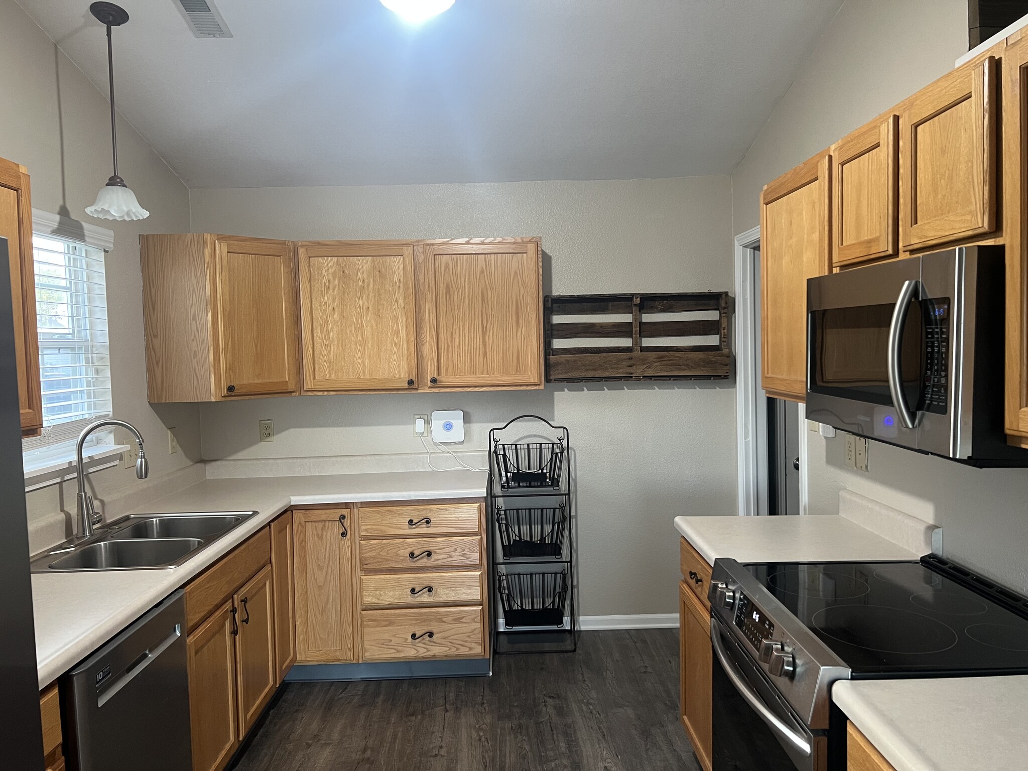 Kitchen - 227 Lakemoore St