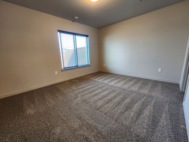 Building Photo - Newer Build Unit in Pasco