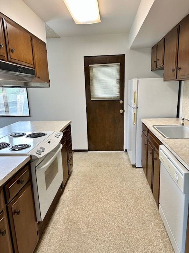 Building Photo - Spacious 2 Bedroom Ballard Apartment close...