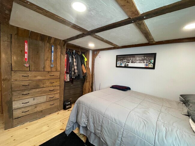 Building Photo - 173 Main St