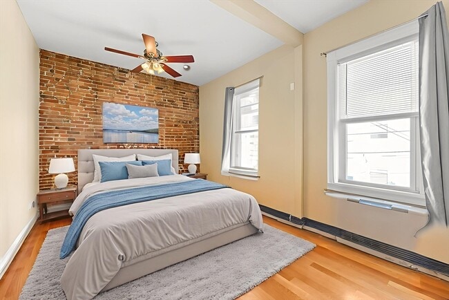 Building Photo - 470 E 6th St