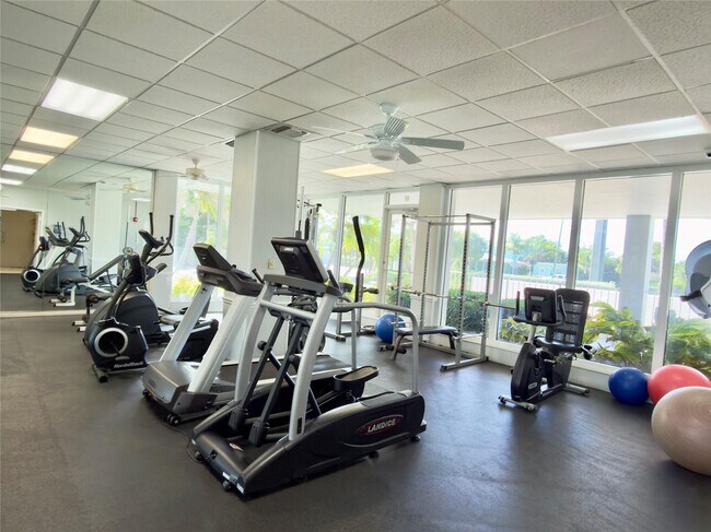 Building Photo - 800 SE 20th Ave