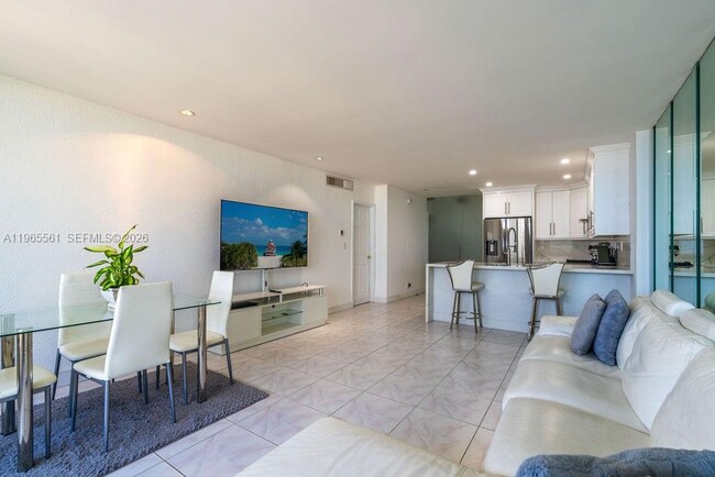 Building Photo - 3140 S Ocean Dr