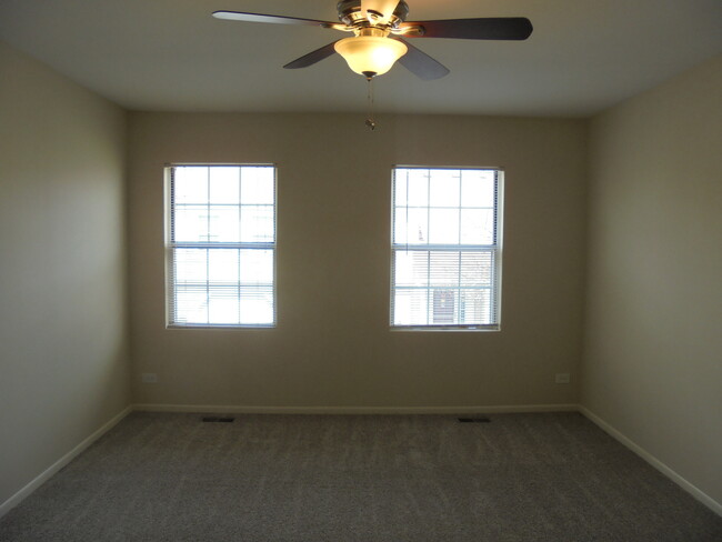 Building Photo - 302 Teak Ln