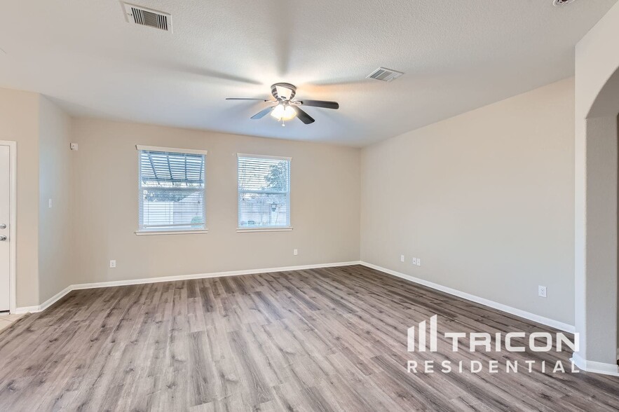 Building Photo - 2963 Autumn Brook Ln
