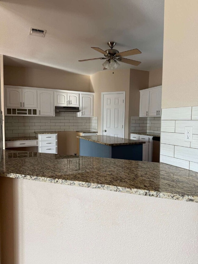 Building Photo - 455 Country Trail