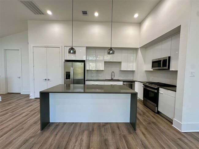 Building Photo - 6642 Del Rio St