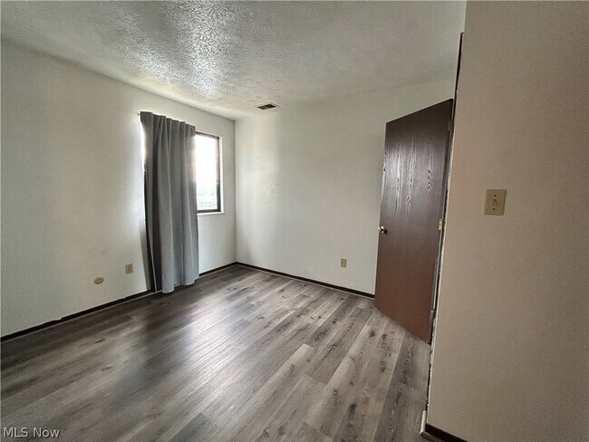 Building Photo - 623 Lovers Ln