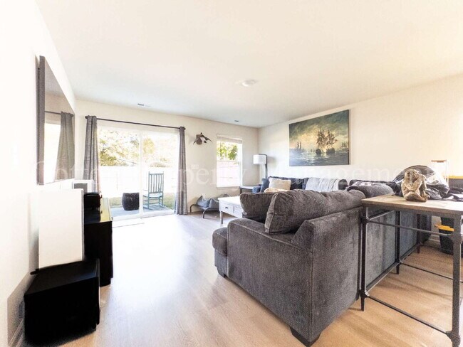 Building Photo - 3083 Day Dream Ln