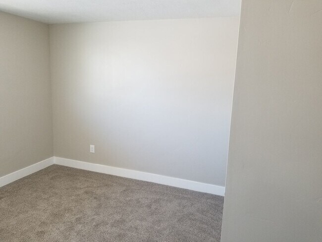Building Photo - Spacious 5-Bedroom Magna Home with Deck and Ample Parking