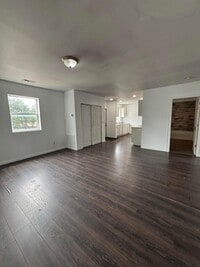 Building Photo - 836 S Hamilton Rd