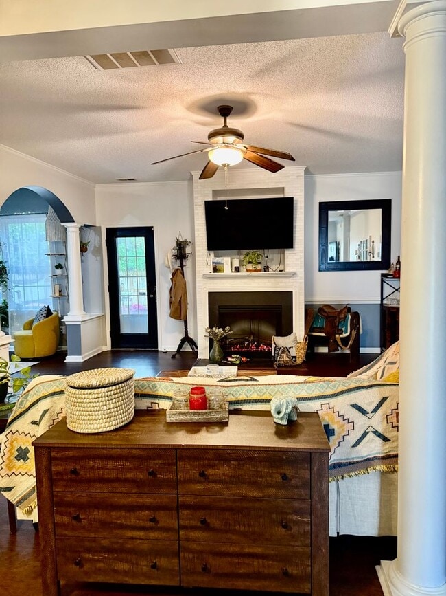 Building Photo - 3BD/2BA Updated Ranch on a Wooded Lot- Two...