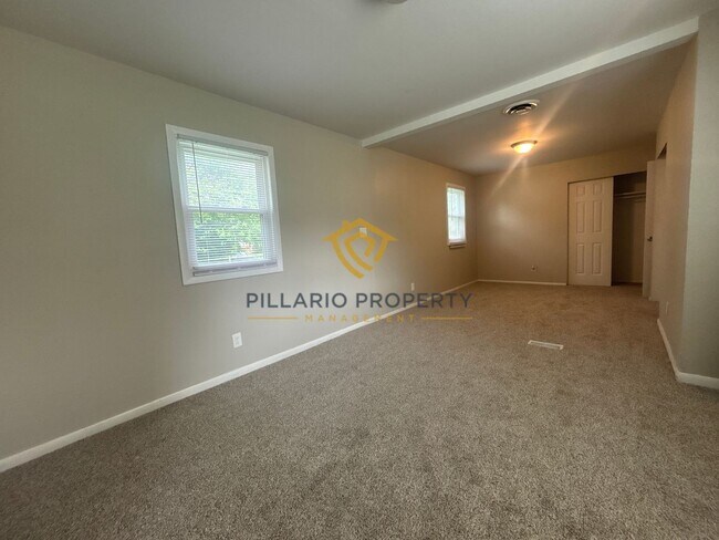 Building Photo - 1112 Earhart St