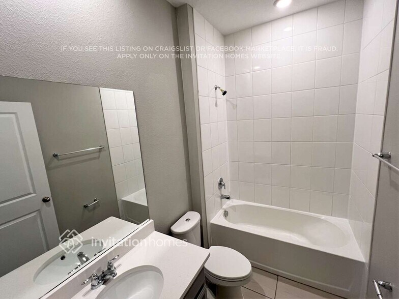Building Photo - 5431 Los Robles Ct